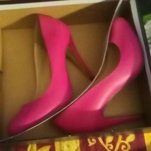 Michael Antonia pink pumps